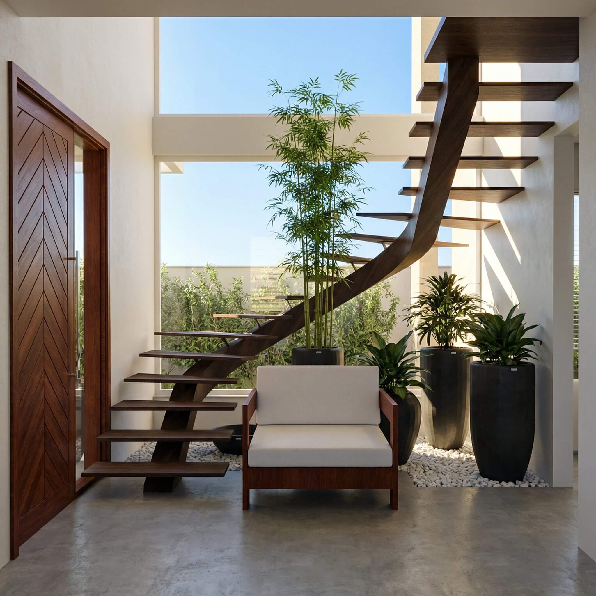 Hall da residência com escada escultural em madeira e jardim interno